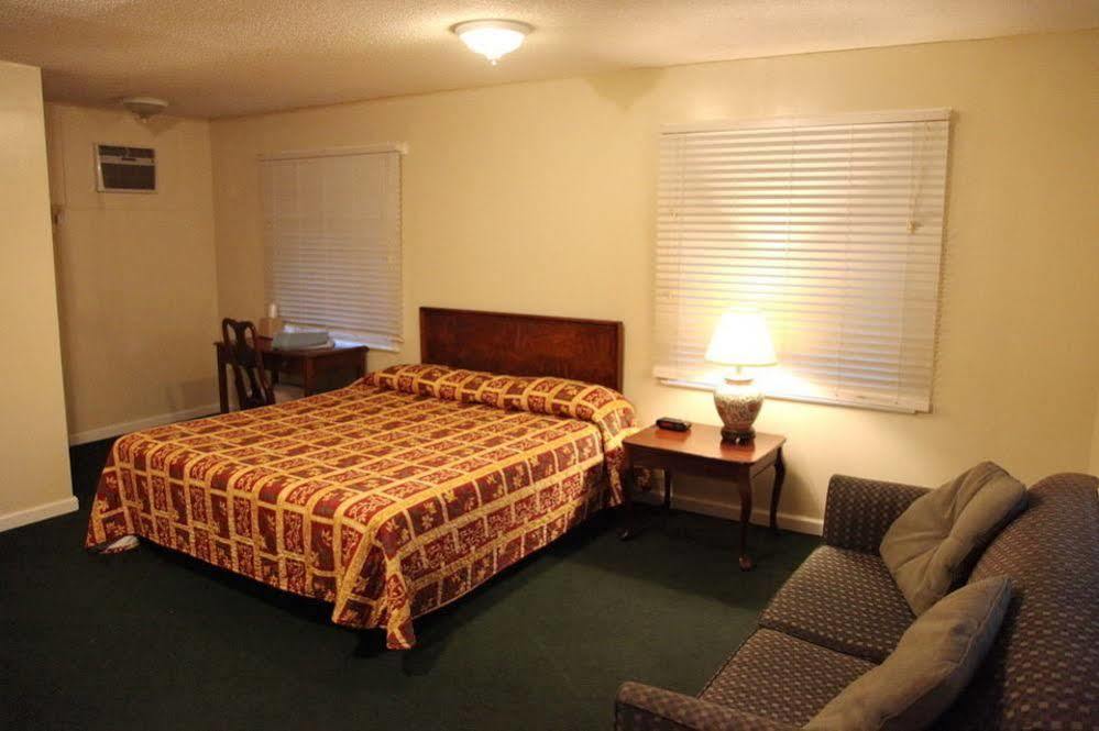 Parliament Resort Gay Mens Resort Augusta Exterior photo