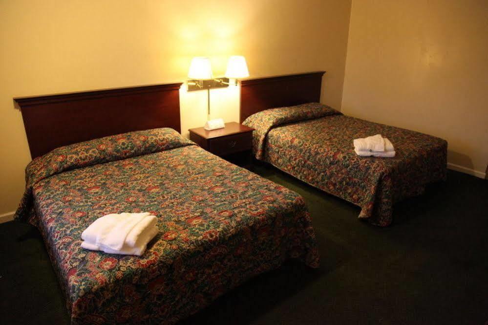 Parliament Resort Gay Mens Resort Augusta Exterior photo
